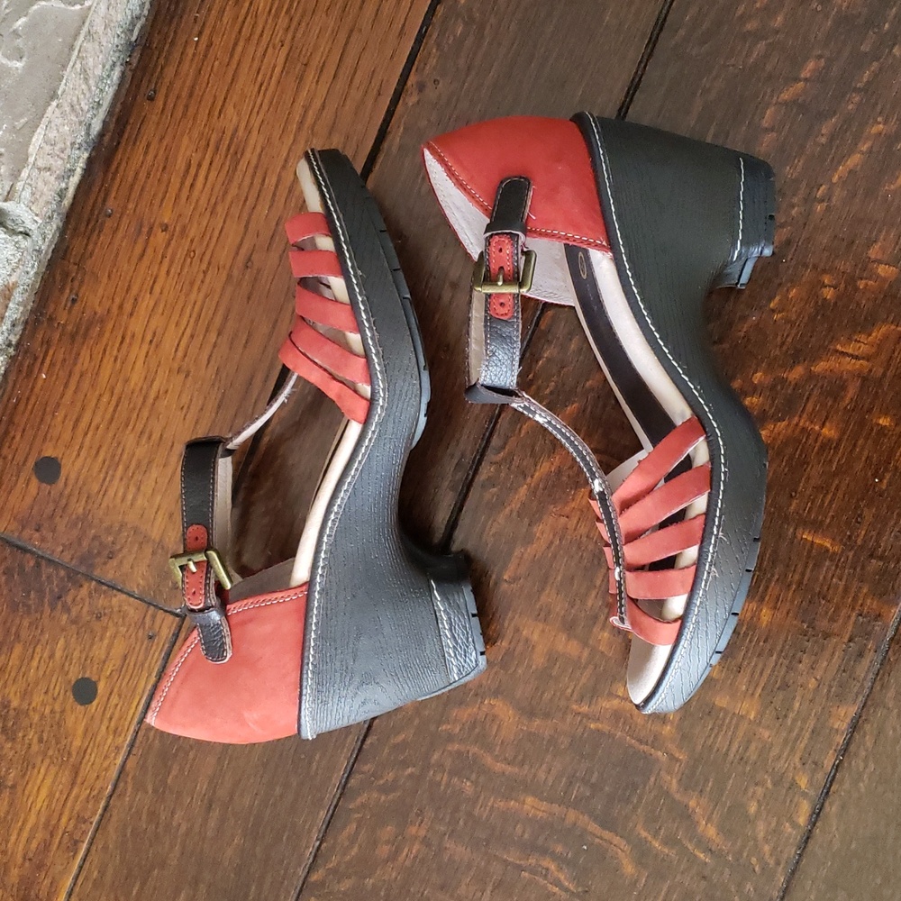 Jambu Red & Brown Suede Sandals Size 9